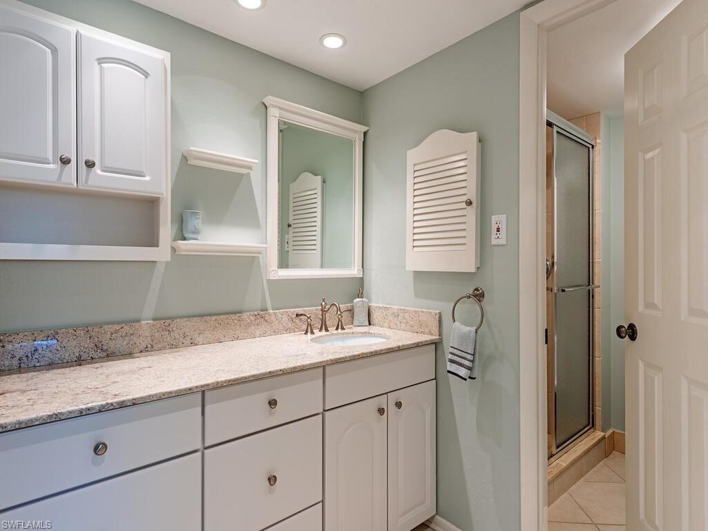 555 Park Shore Dr B411 Property Photo 8