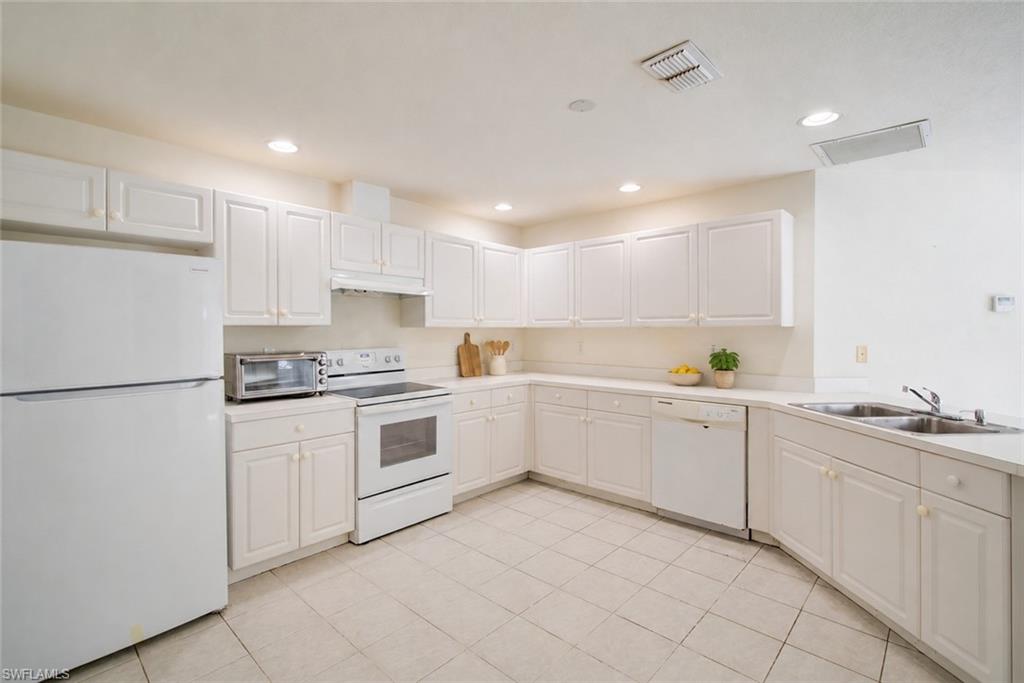 12347 Londonderry Ln Property Photo 6