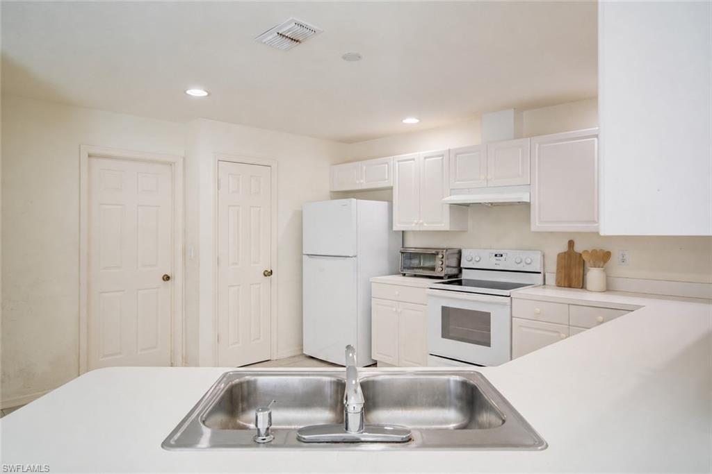 12347 Londonderry Ln Property Photo 8