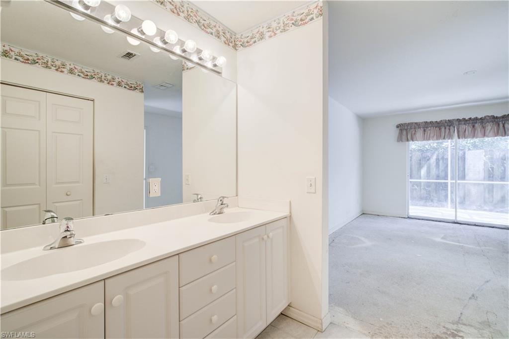12347 Londonderry Ln Property Photo 16