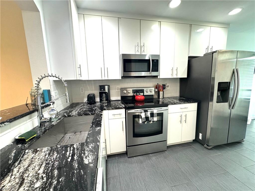 7790 Woodbrook Cir 2603 Property Photo 3