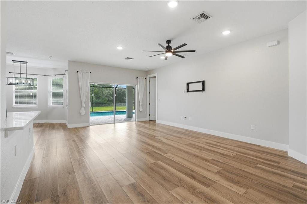 1116 Thompson Ave Property Photo 16