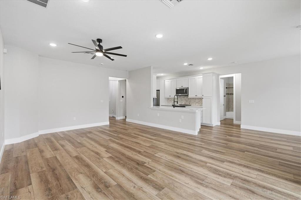 1116 Thompson Ave Property Photo 19