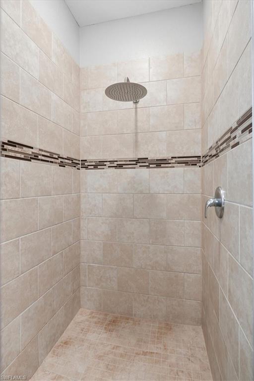 1116 Thompson Ave Property Photo 34