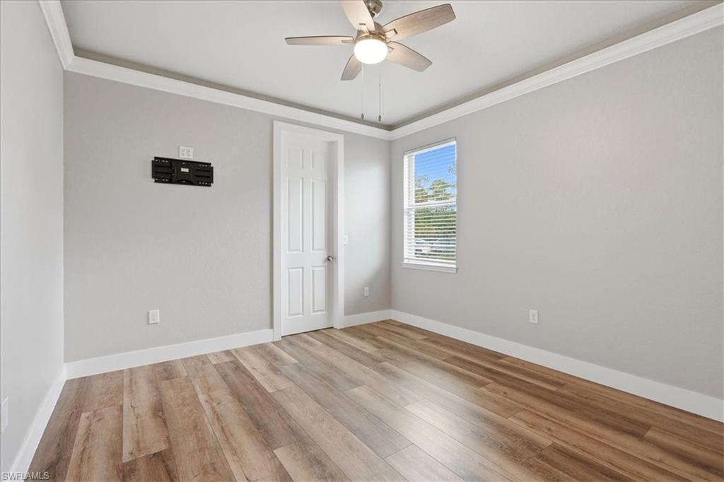 1116 Thompson Ave Property Photo 38