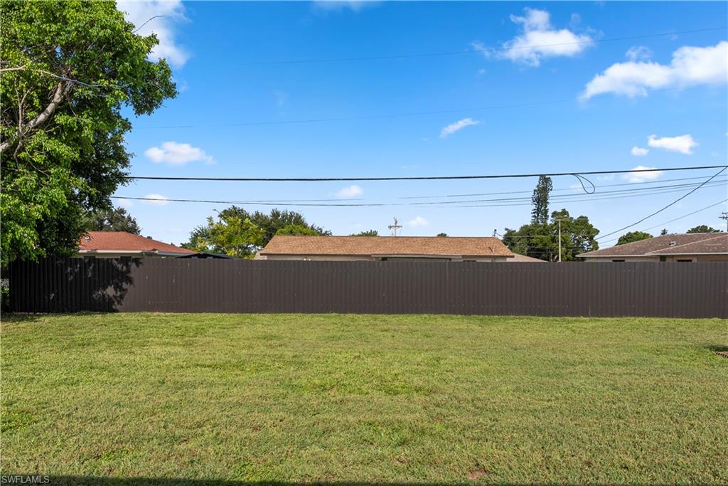 3137 8th Pl Property Photo 5