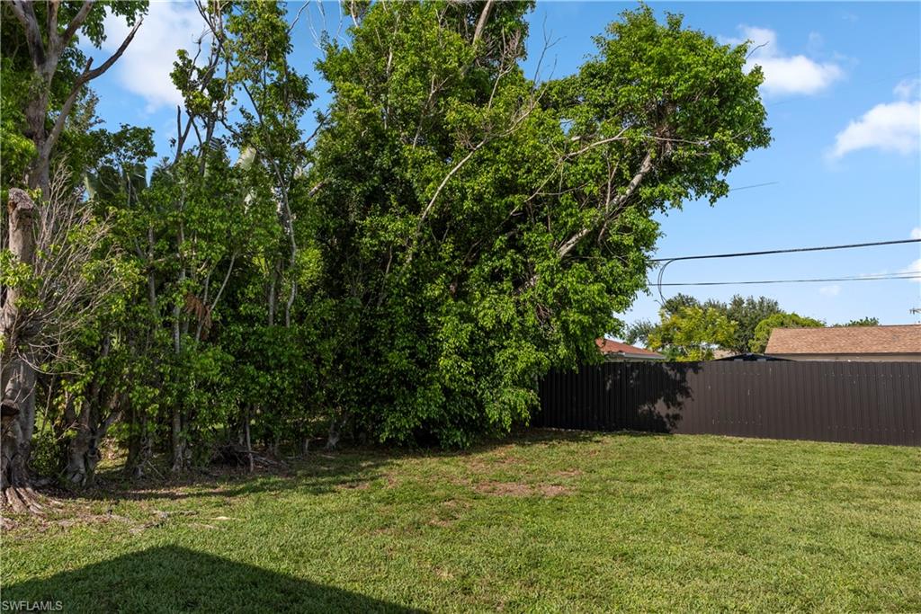 3137 8th Pl Property Photo 6