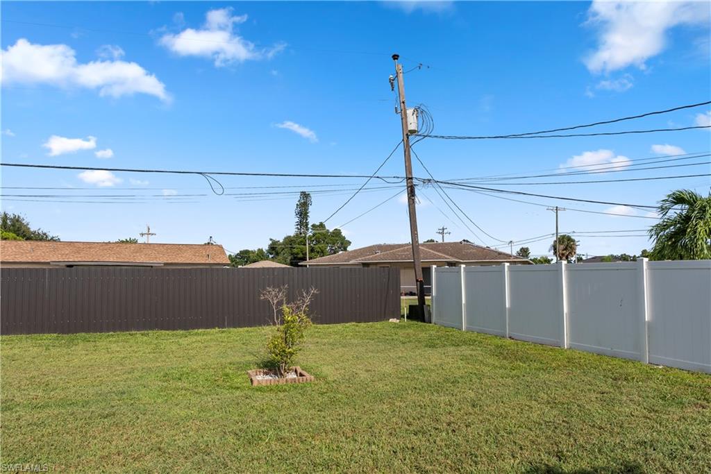 3137 8th Pl Property Photo 8