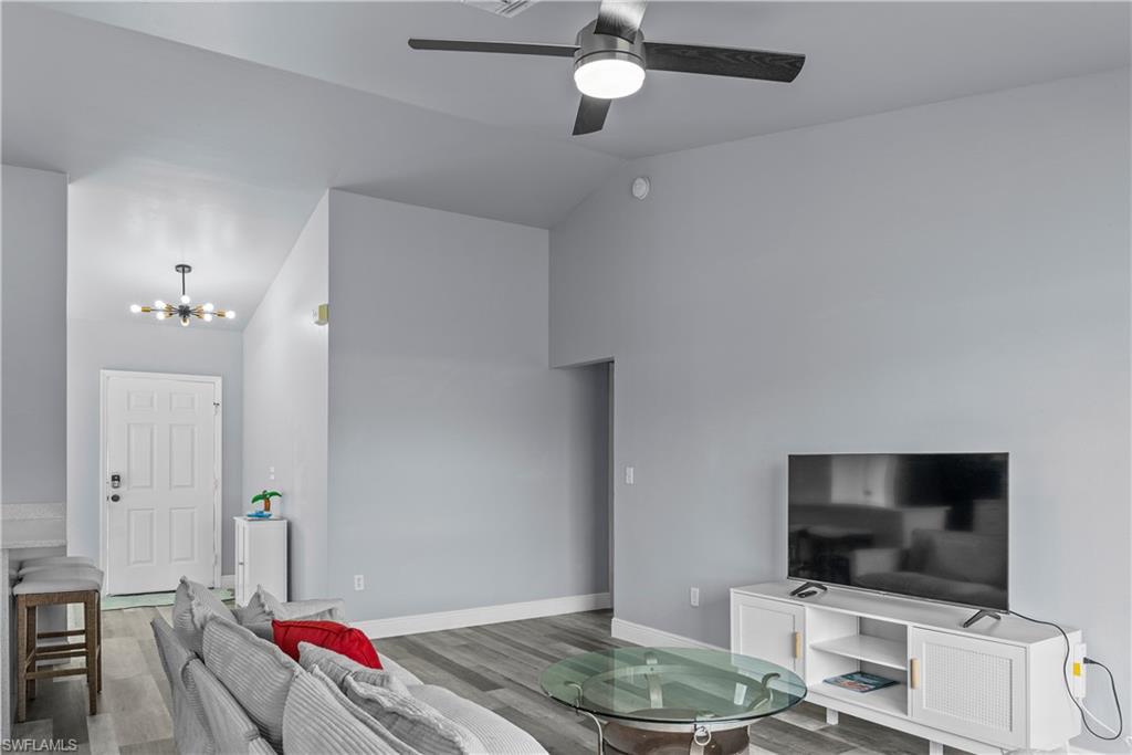 3137 8th Pl Property Photo 19