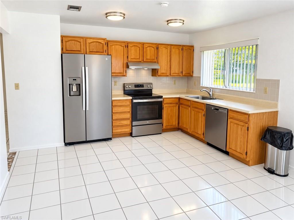 4031 Edgewater Cir Property Photo 6