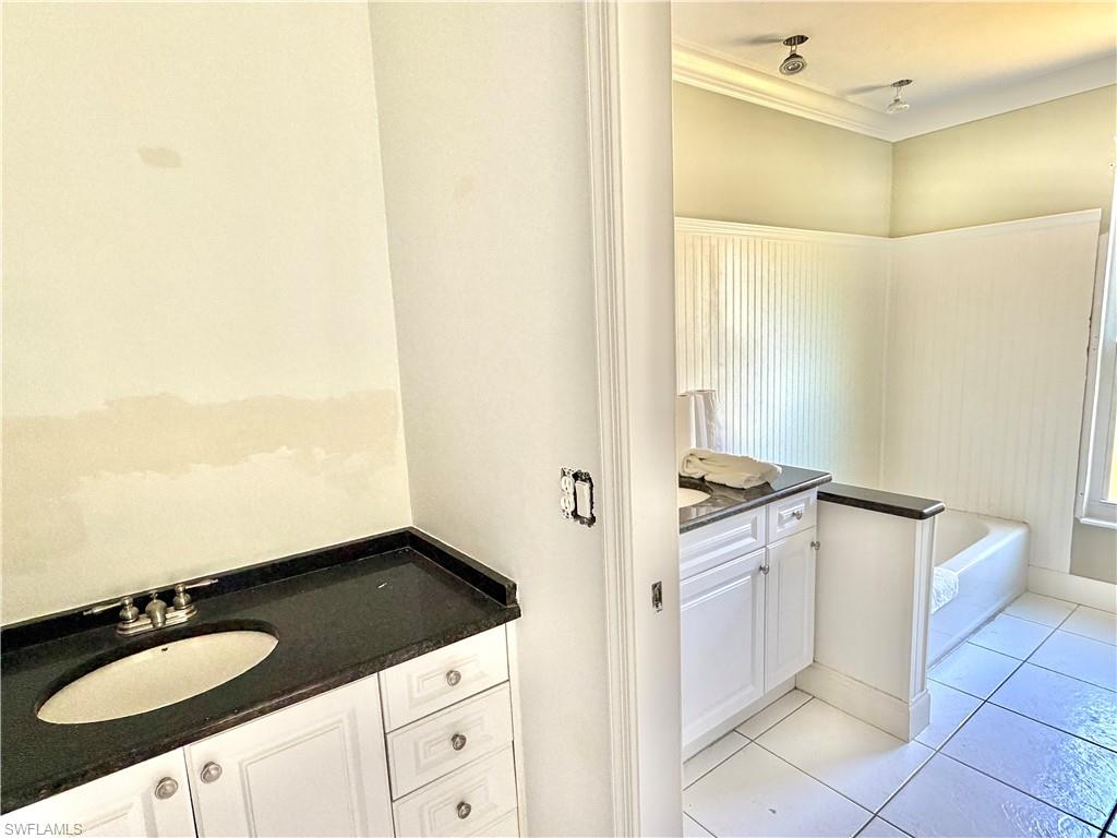 9919 Treasure Cay Ln Property Photo 10