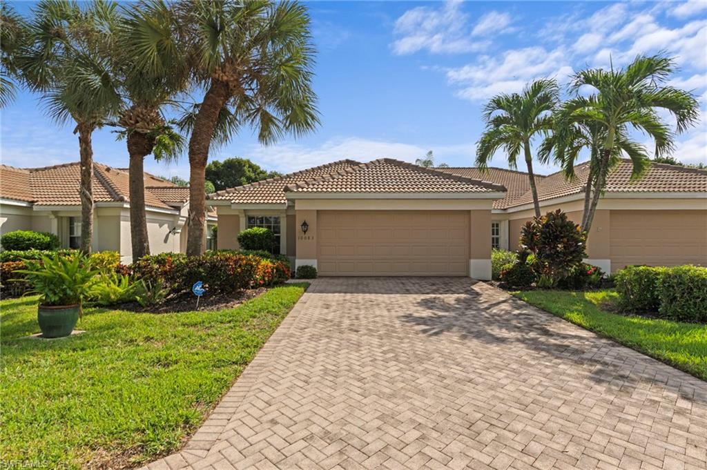 10083 Colonial Country Club Blvd Property Photo 2