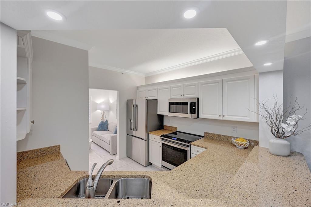 7741 Pebble Creek Cir 102 Property Photo 6
