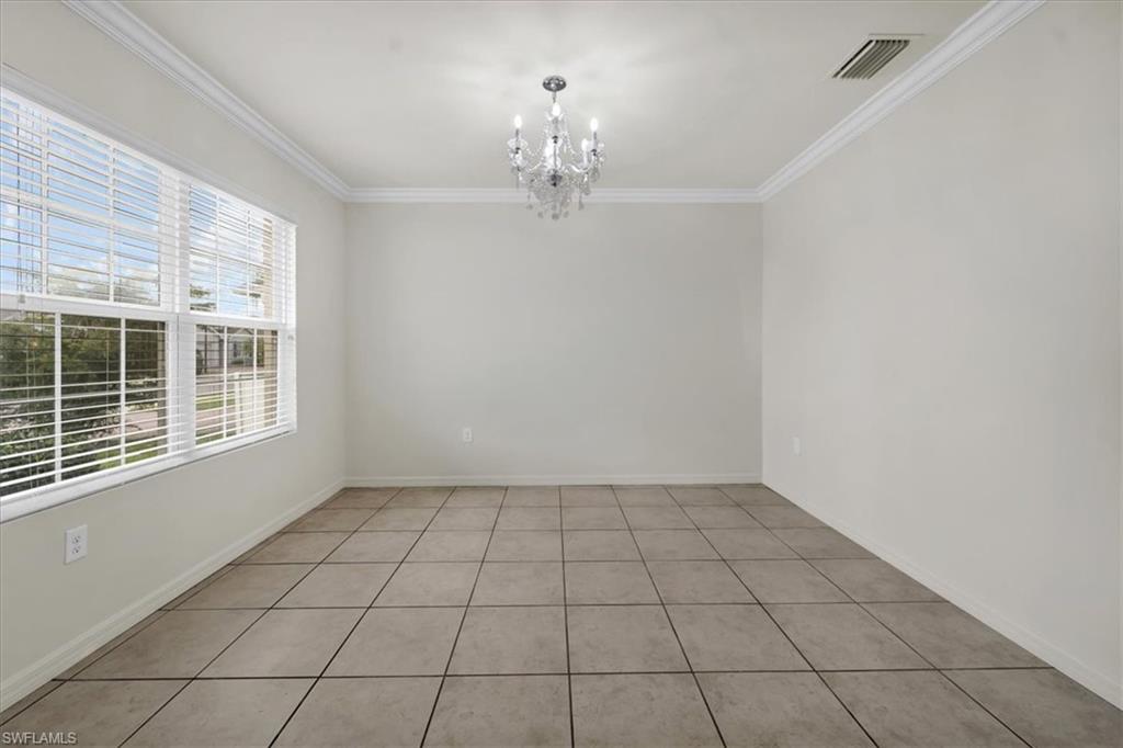 673 Hadley St E Property Photo 5