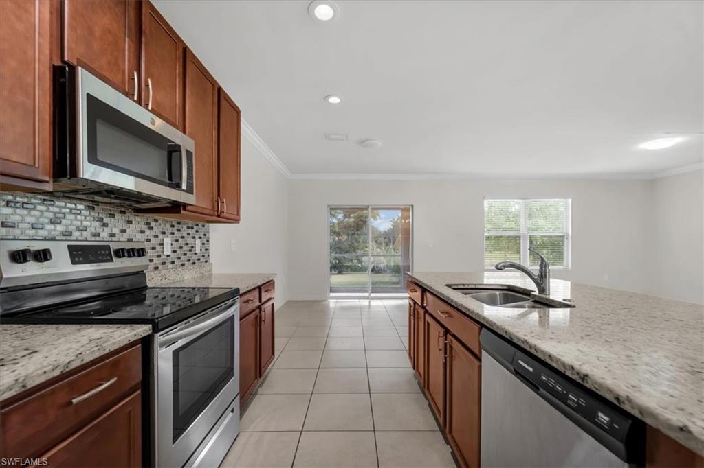 673 Hadley St E Property Photo 13