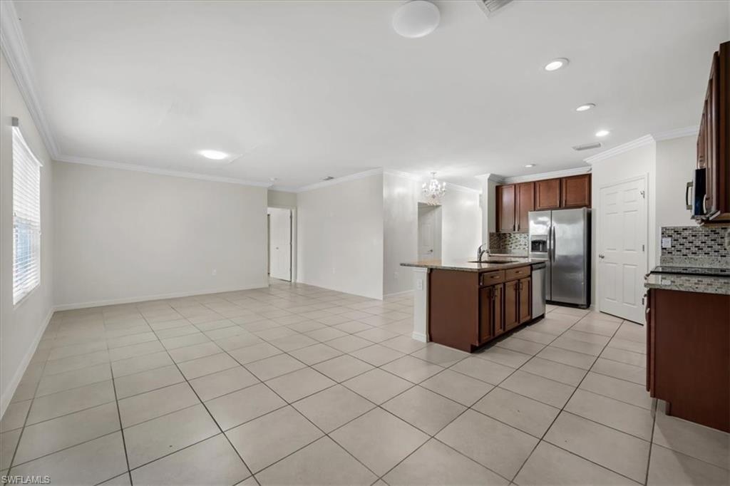 673 Hadley St E Property Photo 15