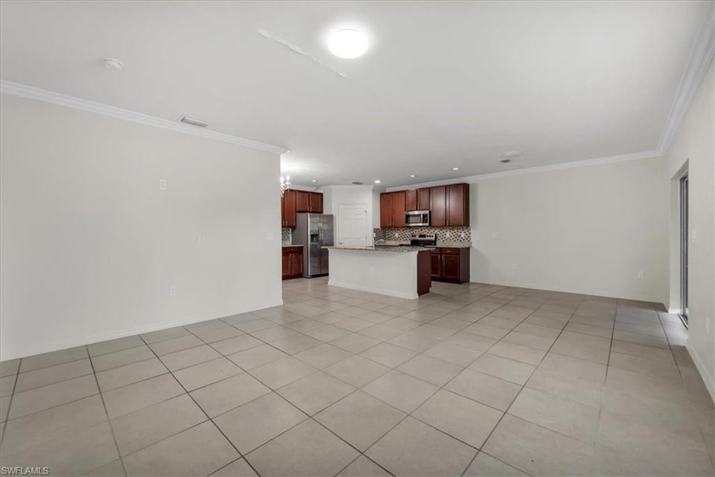 673 Hadley St E Property Photo 17