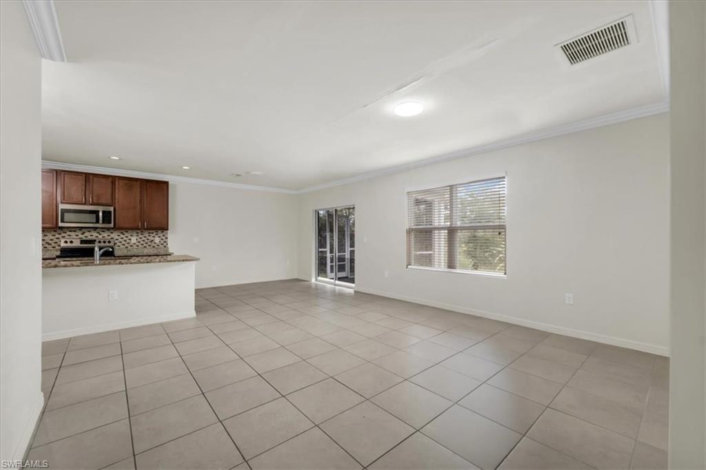 673 Hadley St E Property Photo 28