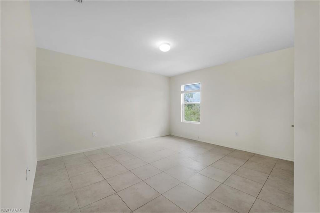 673 Hadley St E Property Photo 41