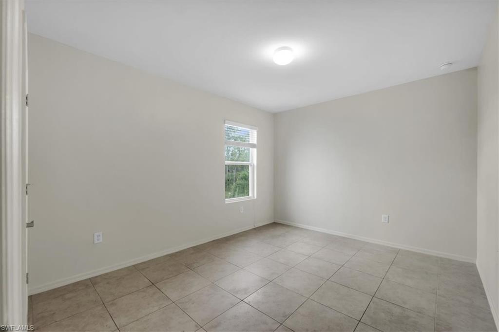 673 Hadley St E Property Photo 46