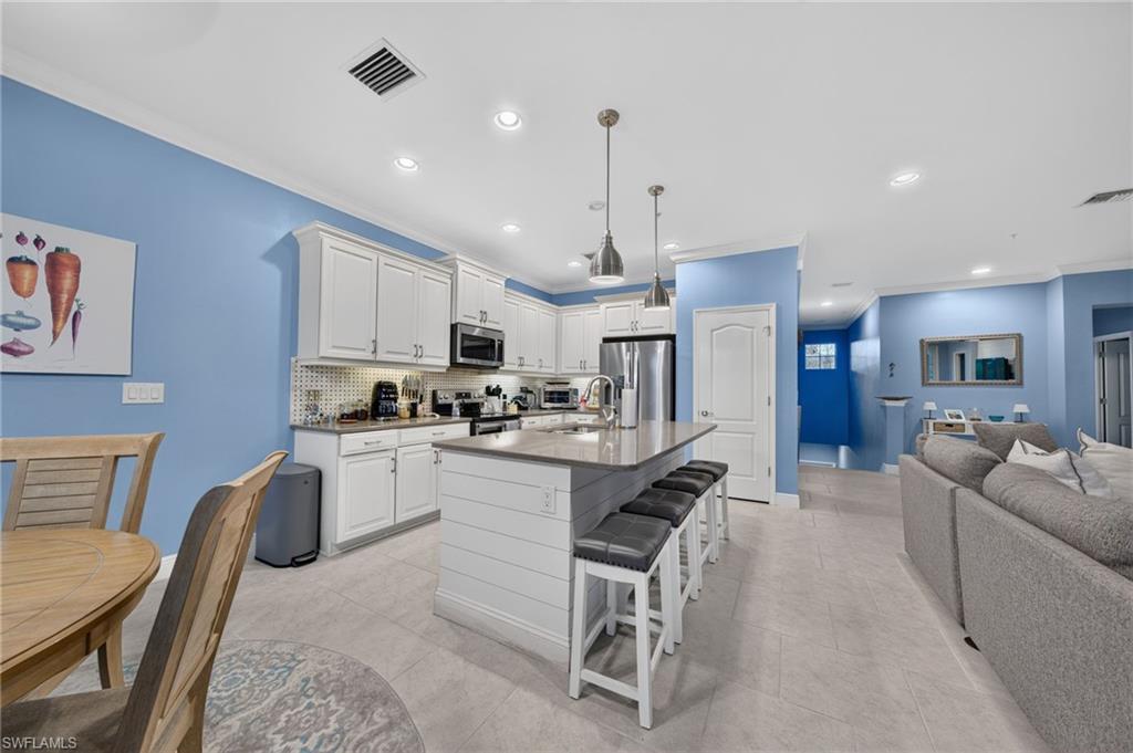 6981 Avalon Cir 1207 Property Photo 3