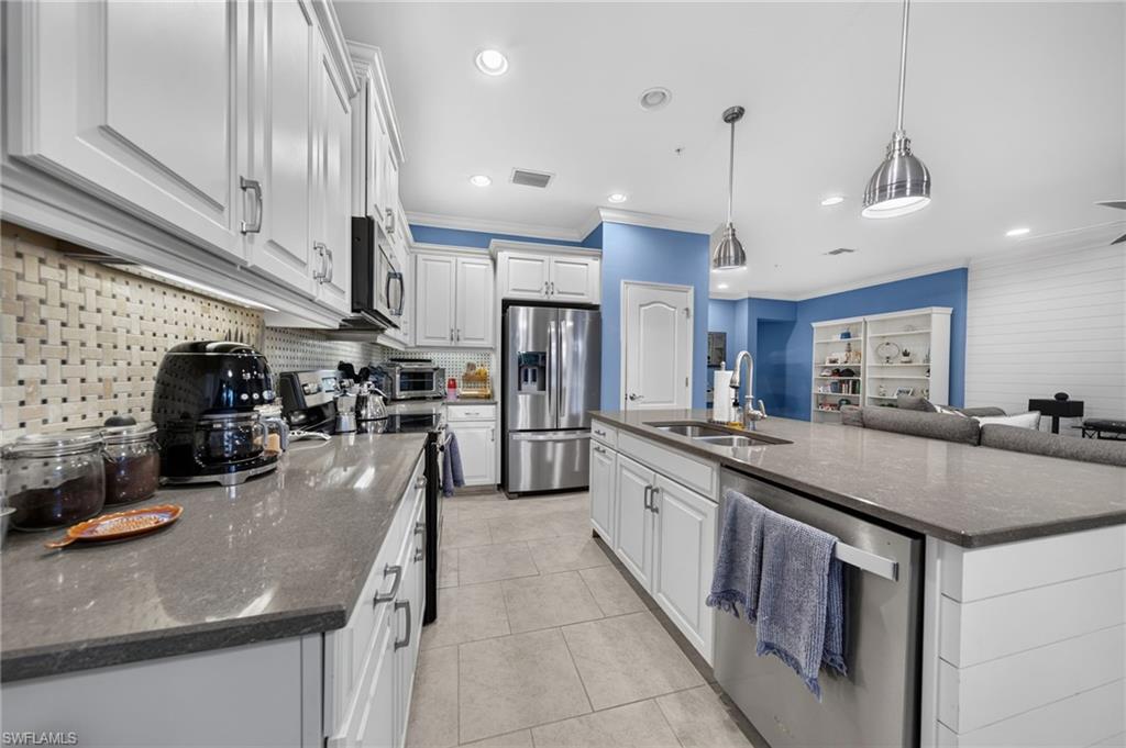 6981 Avalon Cir 1207 Property Photo 4
