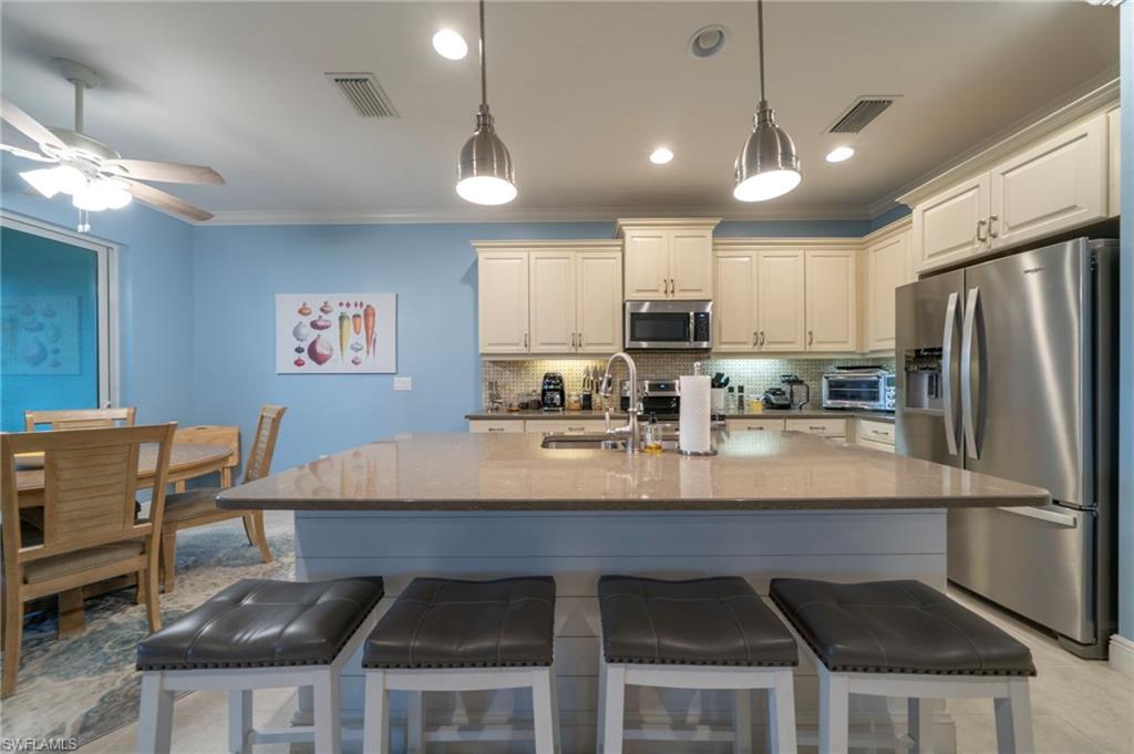 6981 Avalon Cir 1207 Property Photo 5