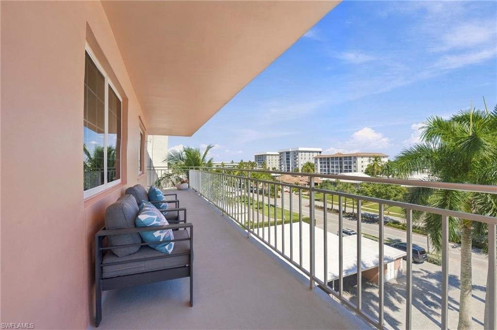 2401 Gulf Shore Blvd N 52 Property Photo 17
