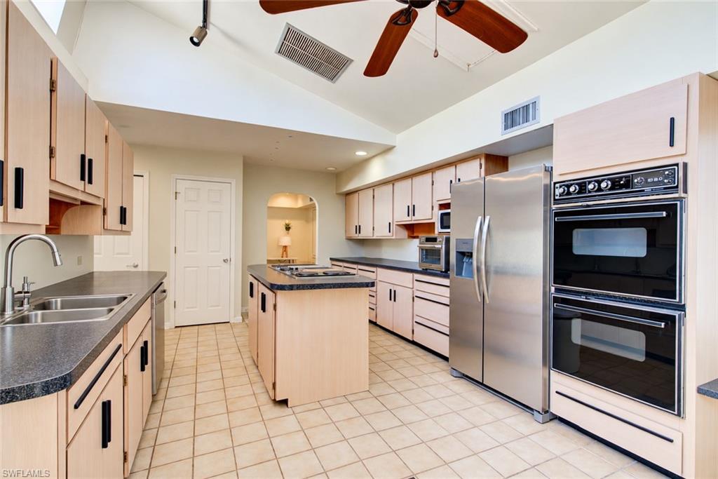 11 Capri Blvd Property Photo 13
