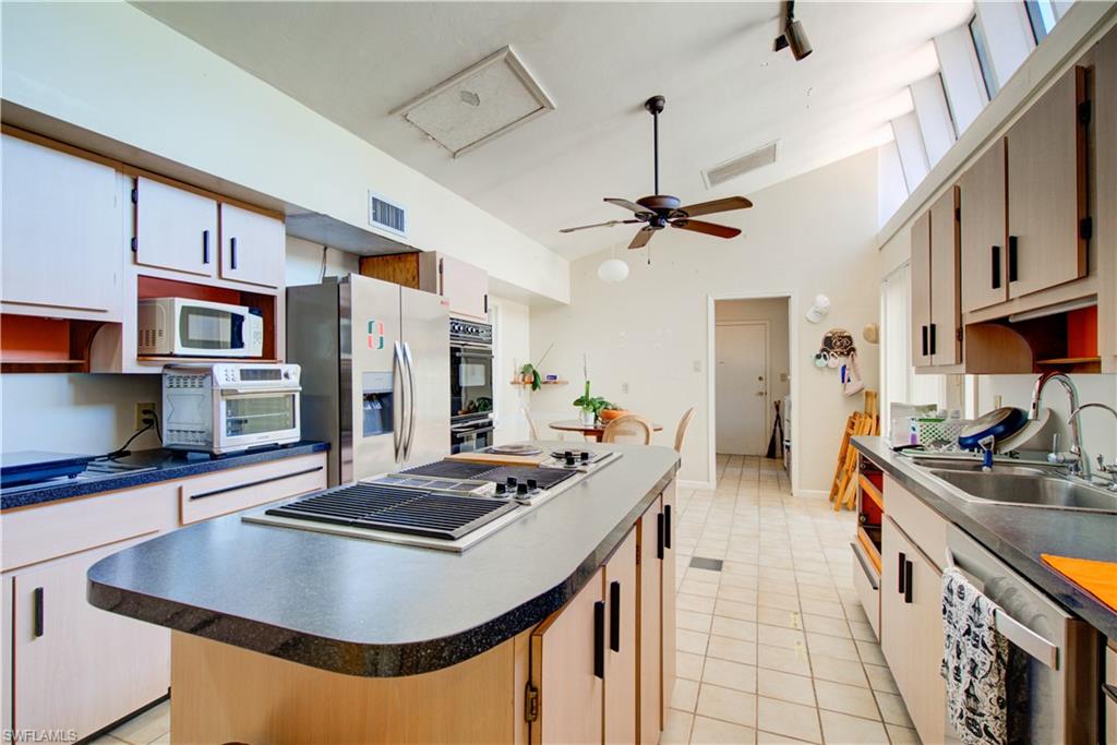 11 Capri Blvd Property Photo 15