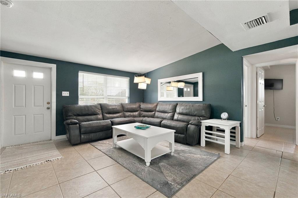 2140 Harbor Ln Property Photo 10
