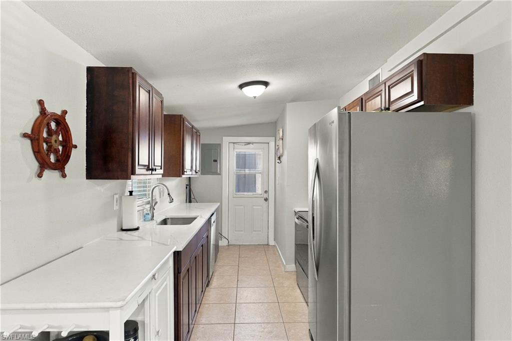 2140 Harbor Ln Property Photo 20