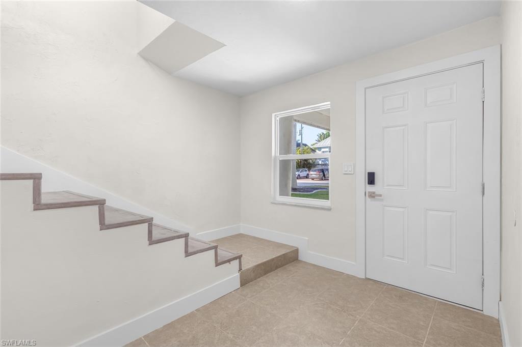 1284 Rainbow Ct Property Photo 3
