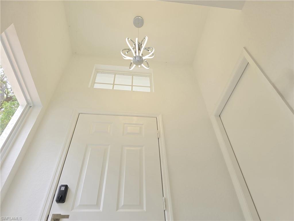 687 Grove Dr Property Photo 8