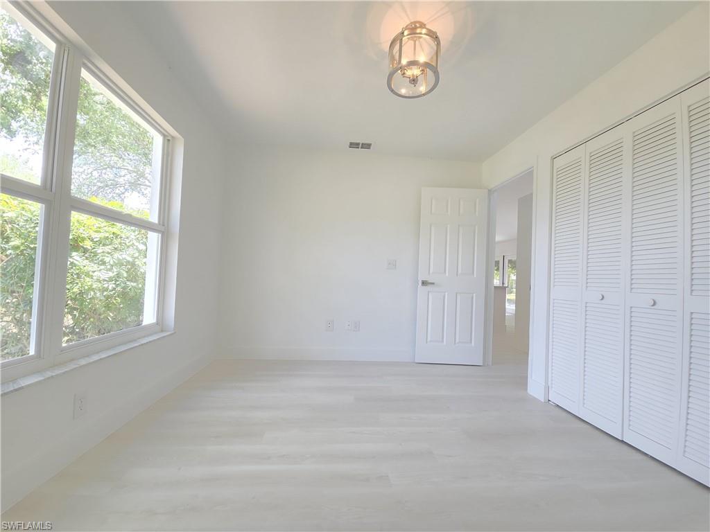 687 Grove Dr Property Photo 9
