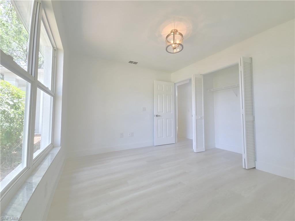 687 Grove Dr Property Photo 10