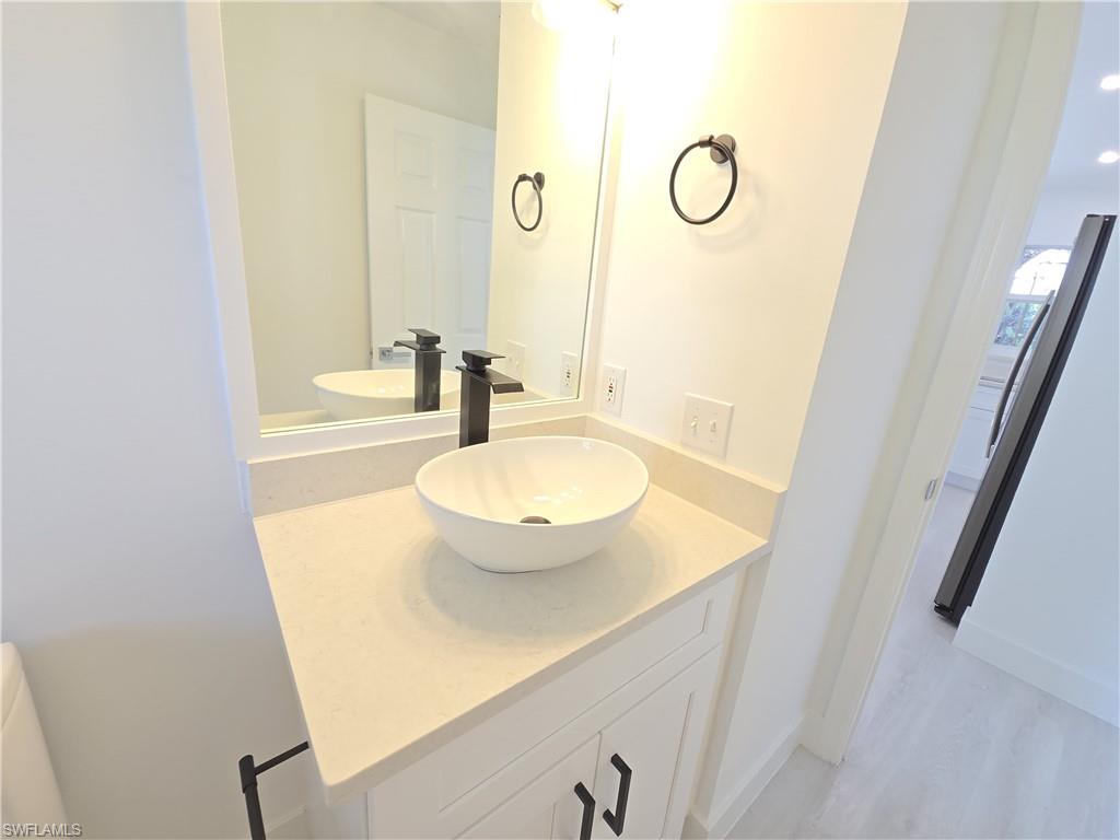 687 Grove Dr Property Photo 12