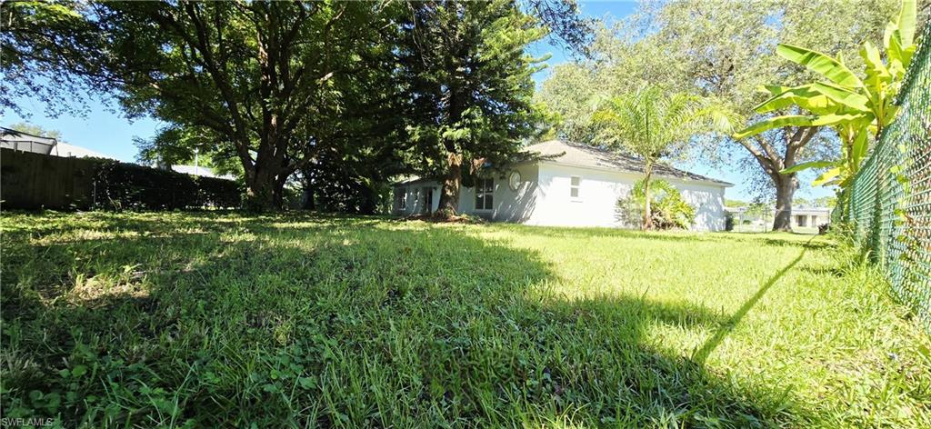 687 Grove Dr Property Photo 18