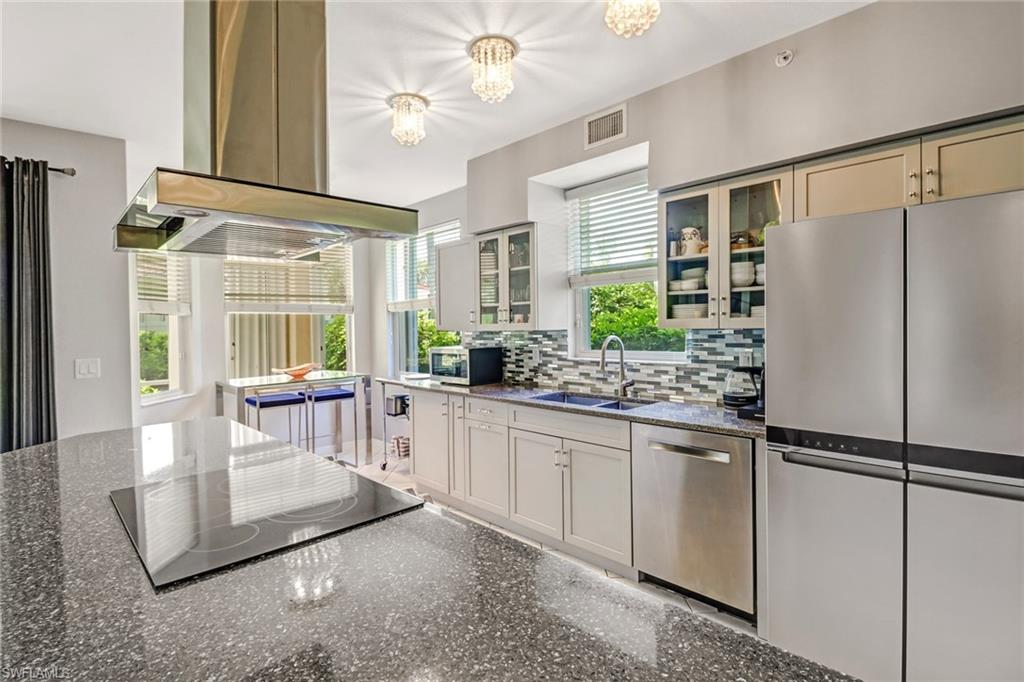 680 Lalique Cir 1204 Property Photo 4