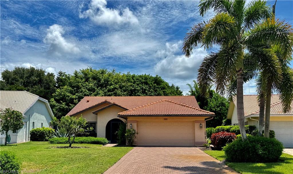 565 Kings Way Property Photo 1