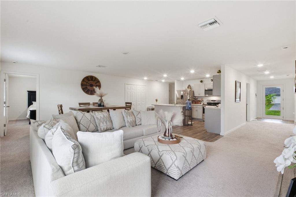 1724 11th Pl Property Photo 5