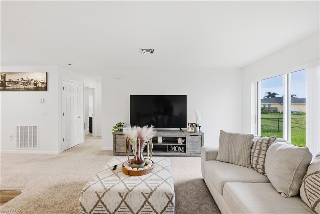1724 11th Pl Property Photo 6
