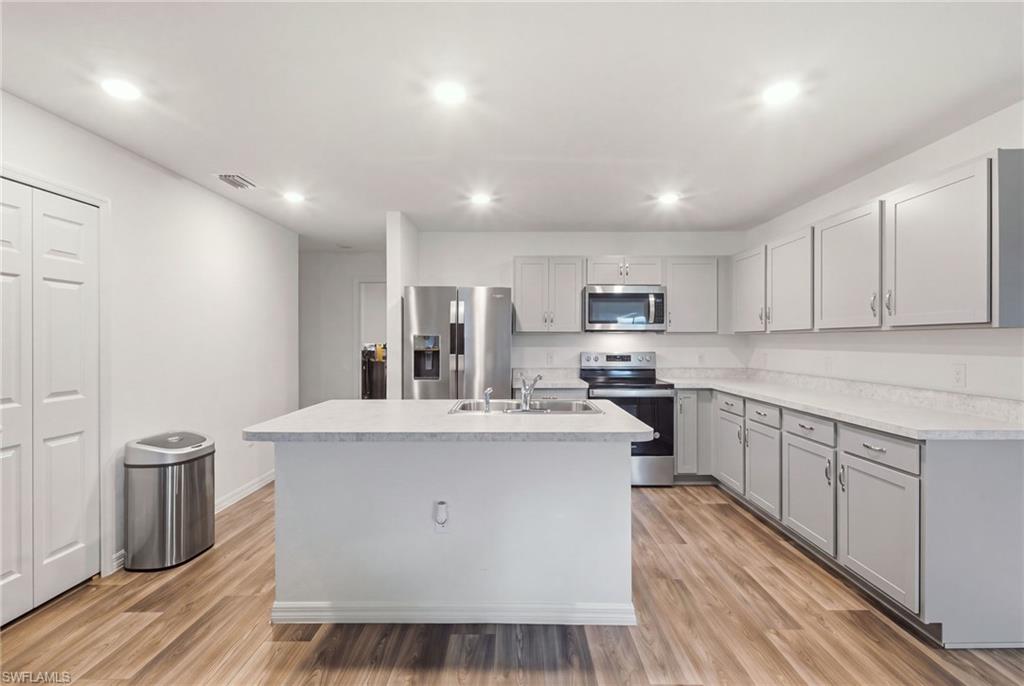 1724 11th Pl Property Photo 8