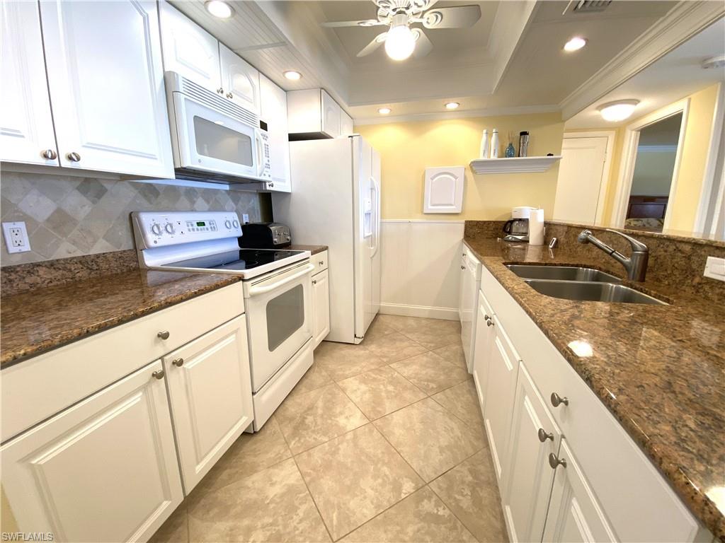 555 Park Shore Dr B-407 Property Photo 5