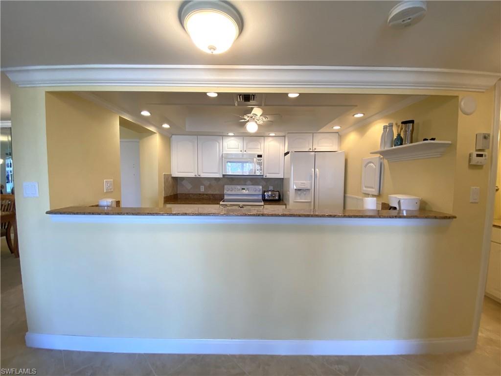 555 Park Shore Dr B-407 Property Photo 16
