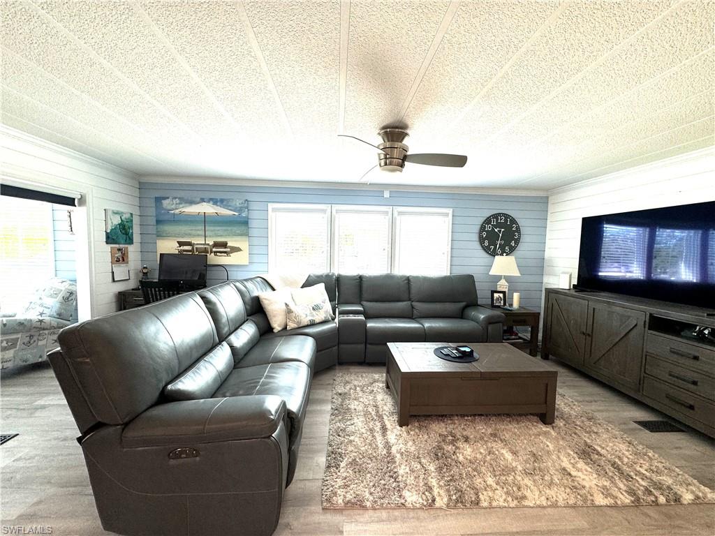 4700 Leilani Ln Property Photo 6