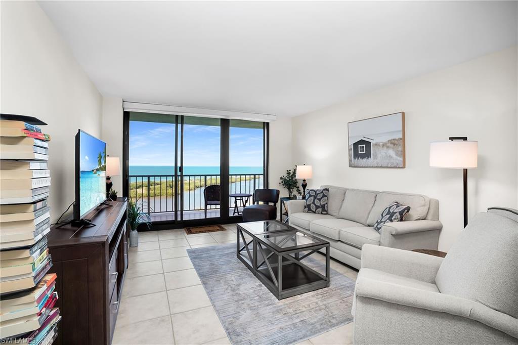 440 Seaview Ct 1602 Property Photo 4