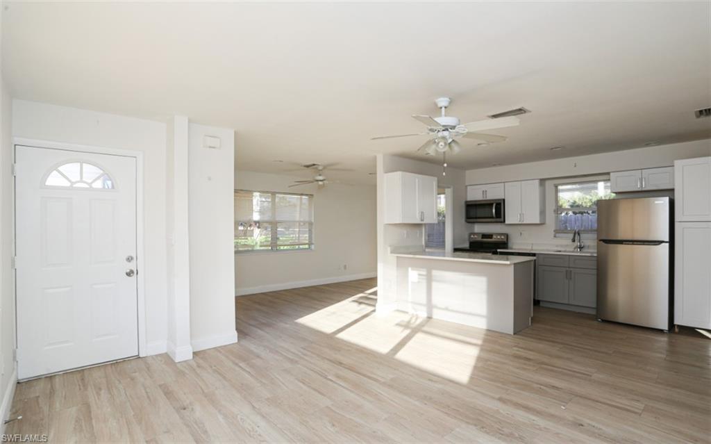 524 97th Ave N B Property Photo 1