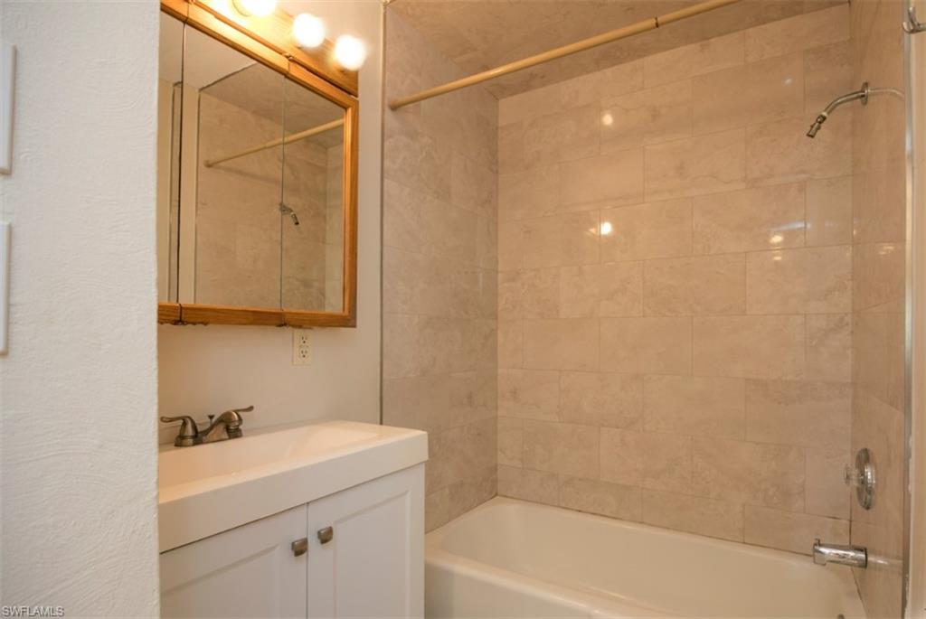 524 97th Ave N B Property Photo 2