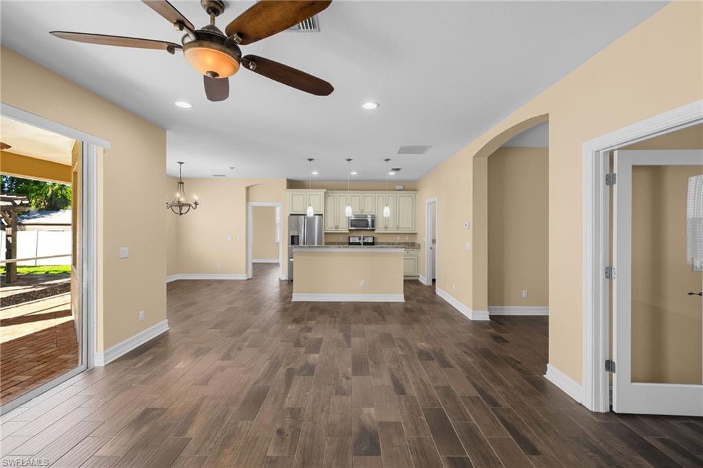 4609 Santiago Ln Property Photo 4
